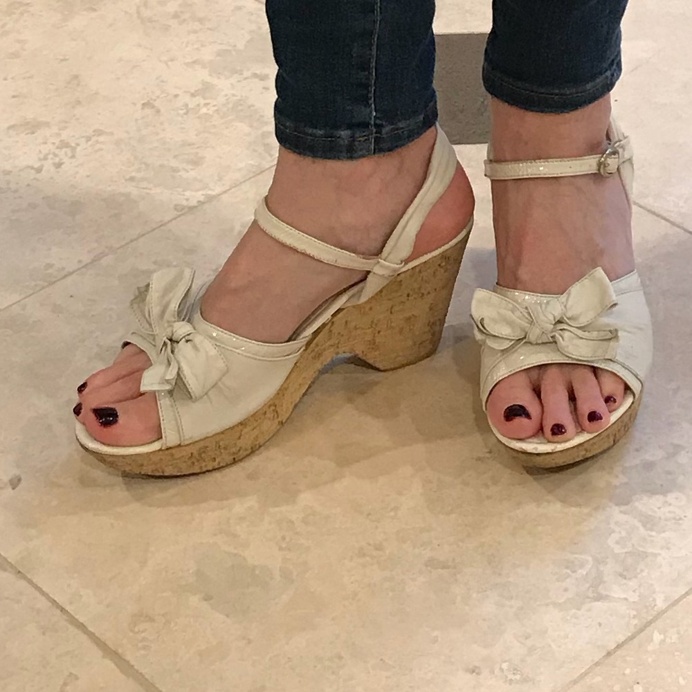 Fun & Flirty Bata made in Italy 🇮🇹 cream sandals